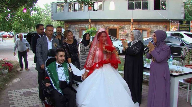 Bedensel engelli Alihan ile Filipinli gelinin aşkı engel tanımadı