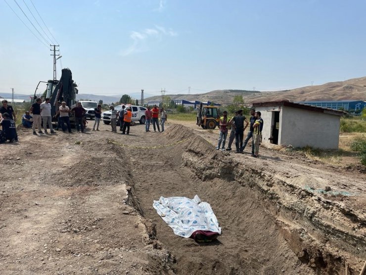 Göçük altında kalan işçi hayatını kaybetti