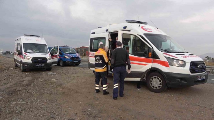Kırıkkale’de feci kaza, tıra ok gibi saplanan otomobil hurdaya döndü: Sürücü öldü, eşi ağır yaralı