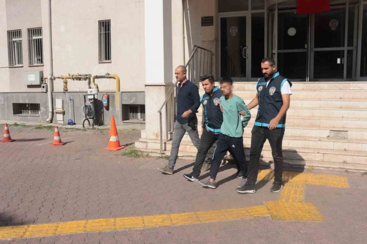 Sahte altınla alışveriş yapıp 24 kişiyi dolandırdı