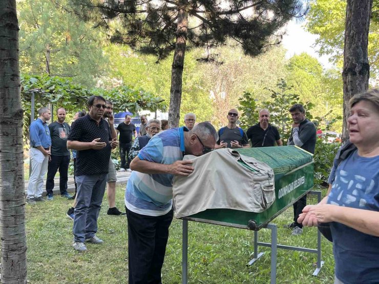 Ünlü yönetmen Abdulkadir Ceylan Ede Eskişehir’de toprağa verildi