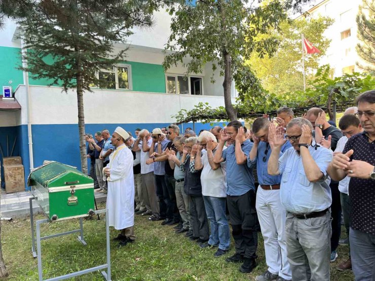 Ünlü yönetmen Abdulkadir Ceylan Ede Eskişehir’de toprağa verildi