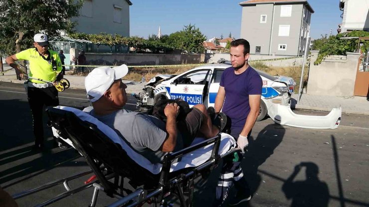 Karaman’da polis aracı ile yabancı plakalı otomobil çarpıştı: 2’si polis 3 yaralı