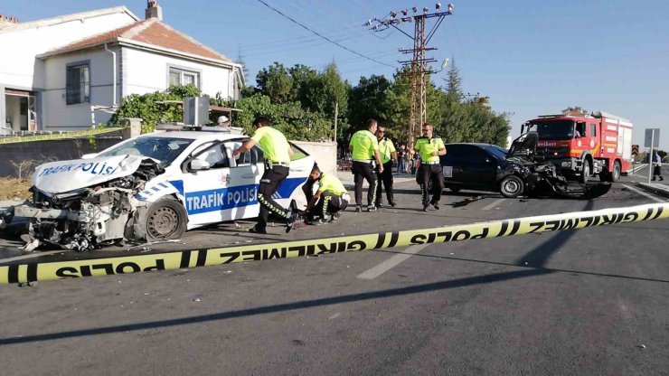 Karaman’da polis aracı ile yabancı plakalı otomobil çarpıştı: 2’si polis 3 yaralı
