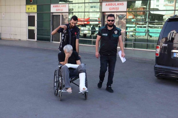 Yakalanacağını anladı, 1’inci kattan atladı
