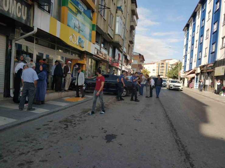 Faciadan kıl payı dönüldü, o anlar güvenlik kamerasına yansıdı