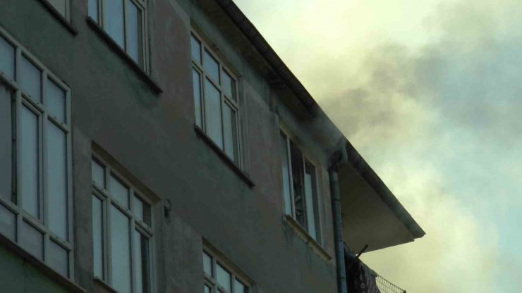 Kayseri’de korkutan yangın: Yanan ev 1 saatte söndürüldü