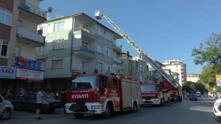 Kayseri’de korkutan yangın: Yanan ev 1 saatte söndürüldü