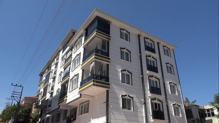 320 voltluk elektrik akımına kapılan genç ölümden döndü