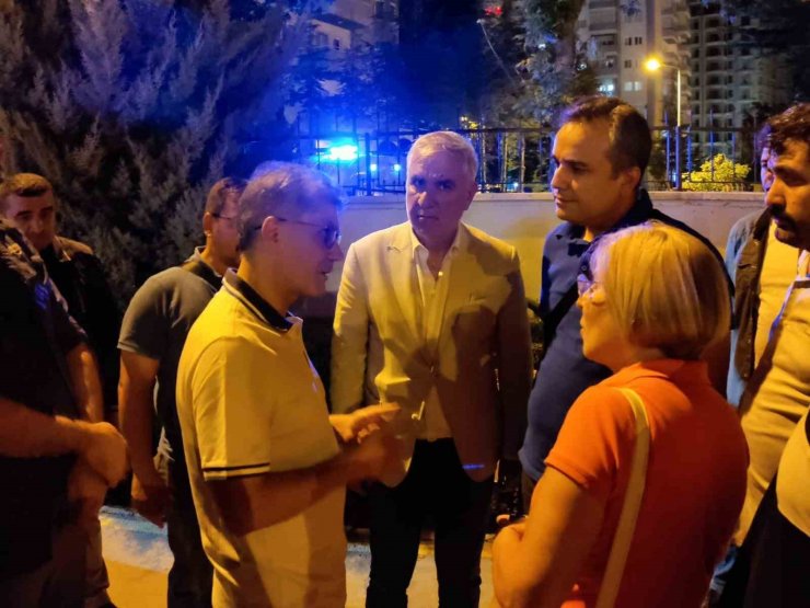 Niğde’de faciadan dönüldü: Yıkım sırasında yangın merdiveni yürüyüş yoluna devrildi