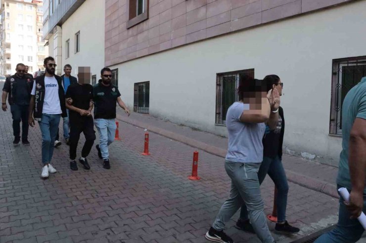 Narkotik göz açtırmıyor: 3 gözaltı