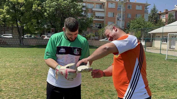 Türkiye’de şikeyi ortaya çıkardı, oğlu futbolu seçmedi