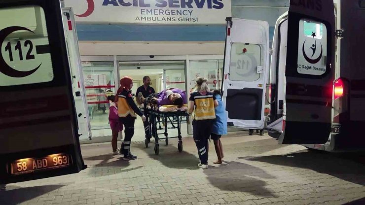 Sivas’ta iki otomobil çarpıştı: 2’si çocuk 7 yaralı