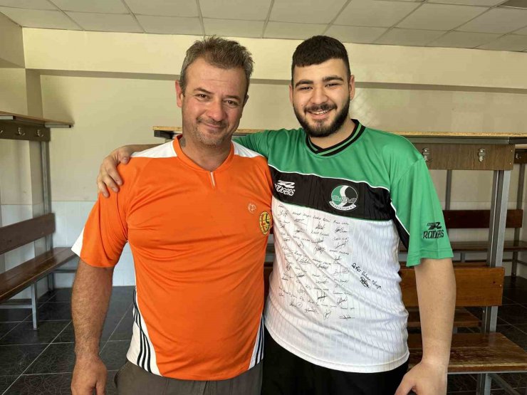 Türkiye’de şikeyi ortaya çıkardı, oğlu futbolu seçmedi