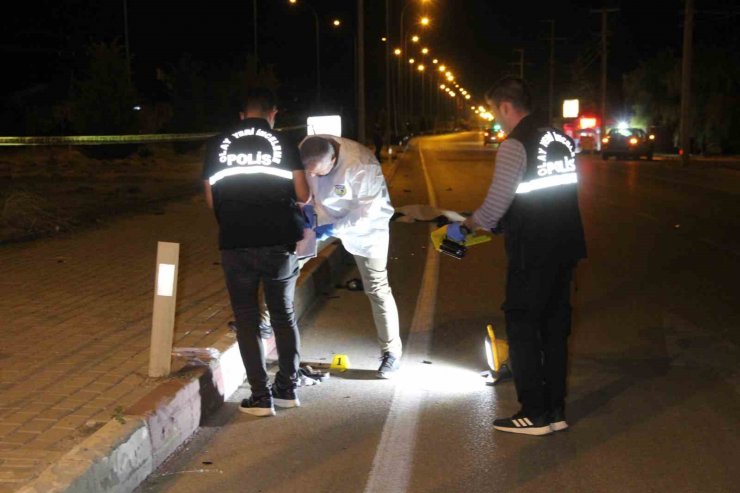 Düğüne giderken aracın çarptığı yaşlı çift hayatını kaybetti