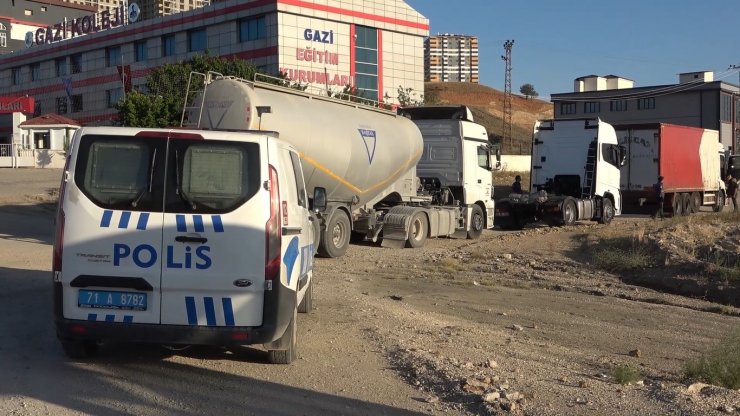 Kırıkkale’de zincirleme kaza: Otomobil hurdaya döndü, 2 kişi yaralandı