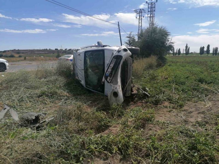 Hafif ticari araç devrildi: 5 Yaralı