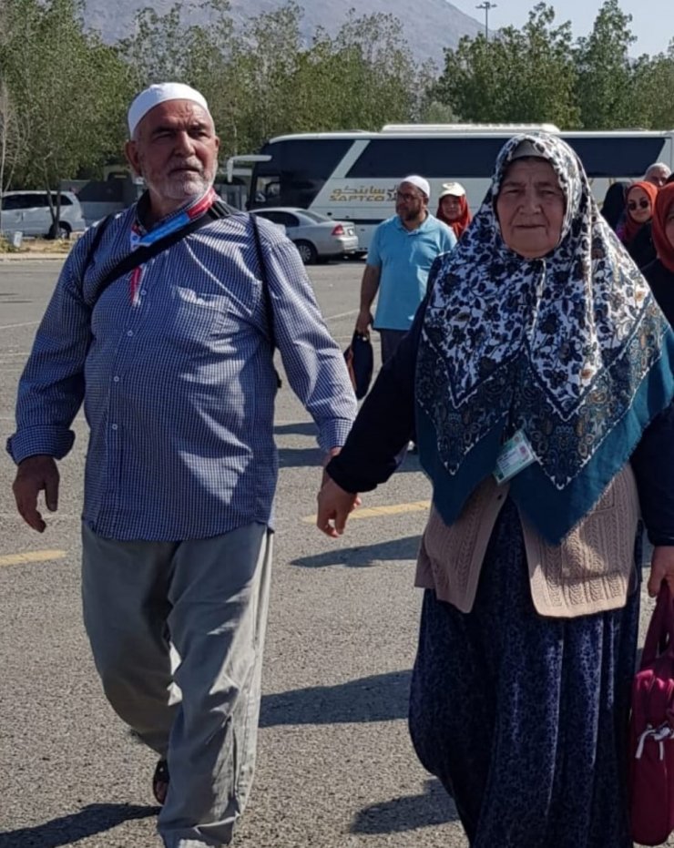 Düğüne giderken kazada ölen yaşlı çift son yolculuğuna uğurlandı
