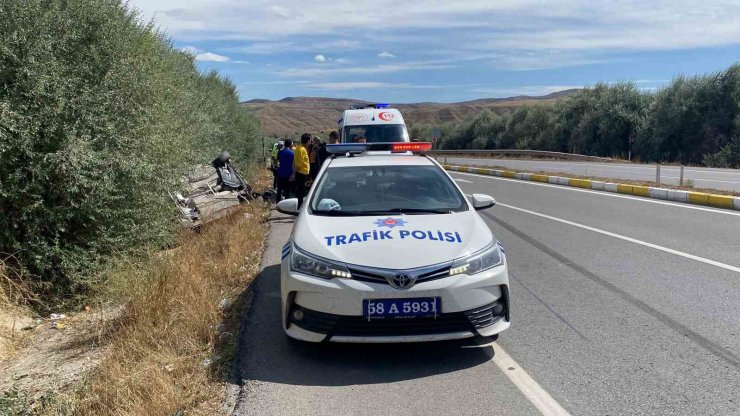 Sivas’ta trafik kazası: 3’ü çocuk 5 yaralı