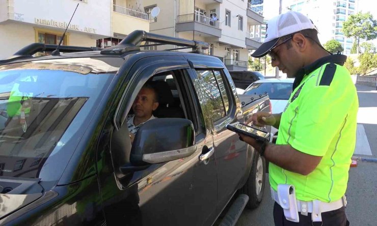 Emniyetten sıkı denetim: Okullar abluka altında