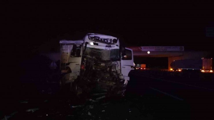 Başkent’te feci kaza: Yolcu otobüsü ile tırın karıştığı kazada 4’ü ağır 27 yaralı