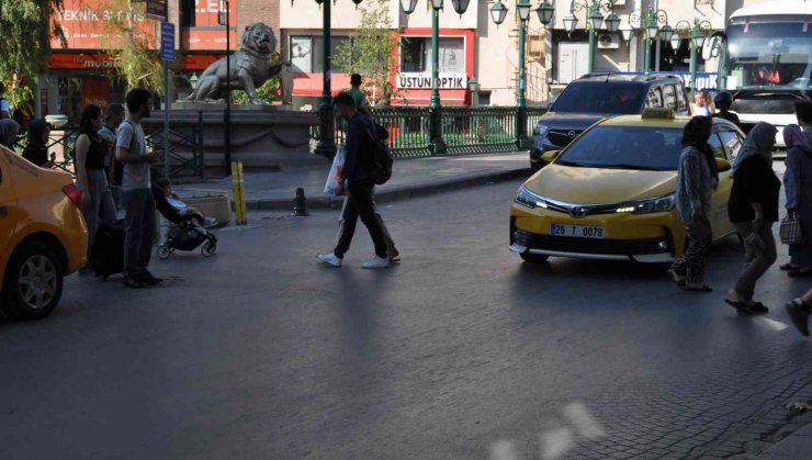 Sürücülerin sinyal vermemesi trafik kazalarının en önemli etkeni