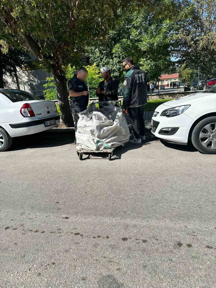 Polis ekipleri okul çevrelerinde denetimi arttırdı