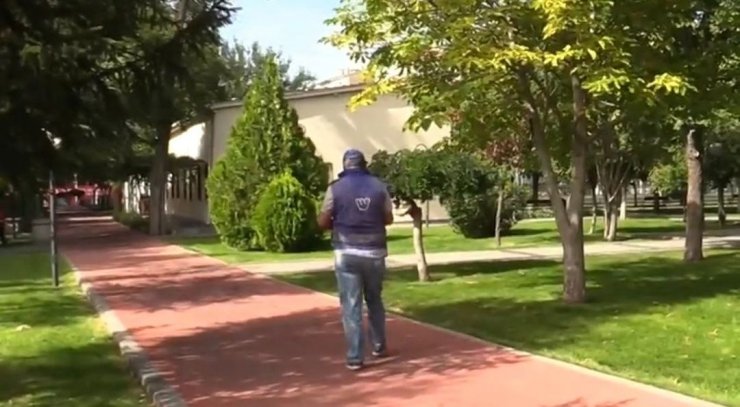 Polis Milli Piyango satıcısı kılığına girdi, uyuşturucu tacirini yakaladı