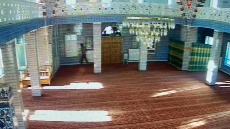 Cami faresi suçüstü yakalandı
