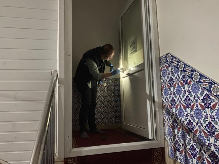 Cami faresi suçüstü yakalandı