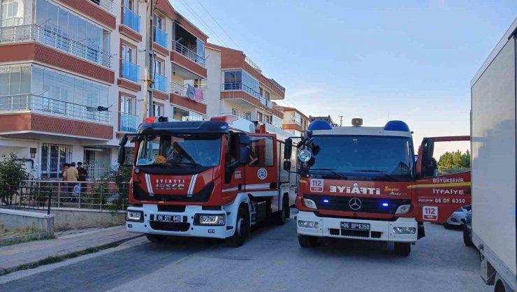 Elektrik tesisatında çıkan yangın evi küle çevirdi