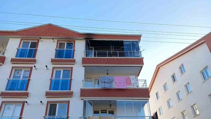 Elektrik tesisatında çıkan yangın evi küle çevirdi