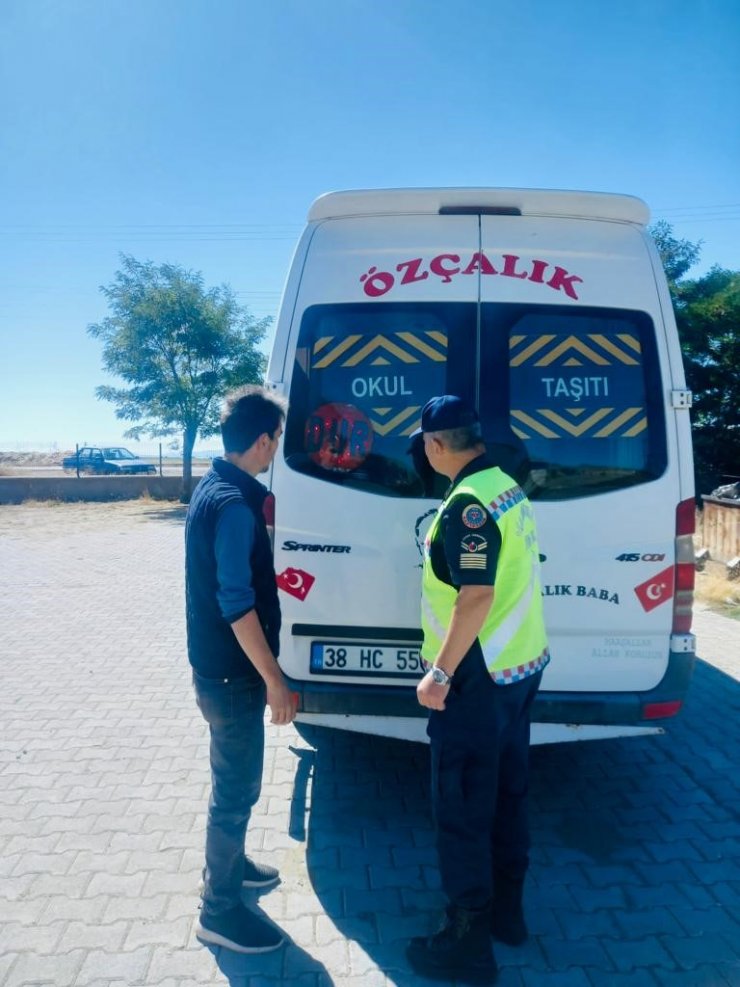 Jandarma Okul Servis Araçlarını Denetledi