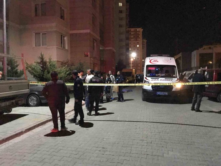 Konya’da 2 genç kız çıktıkları çatıdan aşağıya atladı