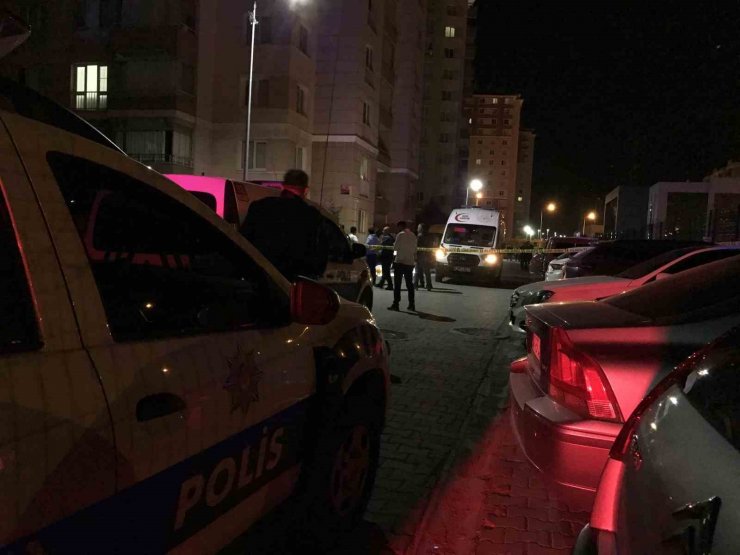 Konya’da 2 genç kız çıktıkları çatıdan aşağıya atladı