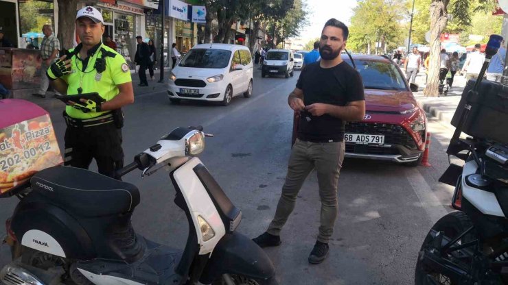 Kurallara uymayan motosiklet sürücüsüne 11 bin TL ceza
