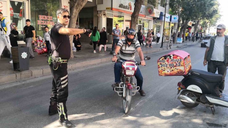 Kurallara uymayan motosiklet sürücüsüne 11 bin TL ceza
