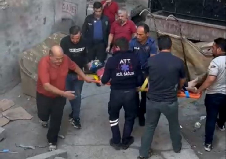 Aksaray’da 3. kattan düşen kişi ağır yaralandı