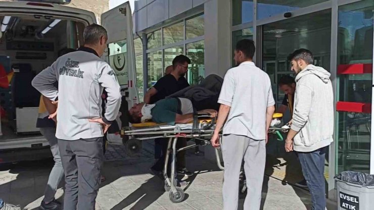Gürün’de otomobiller çarpıştı: 4 yaralı