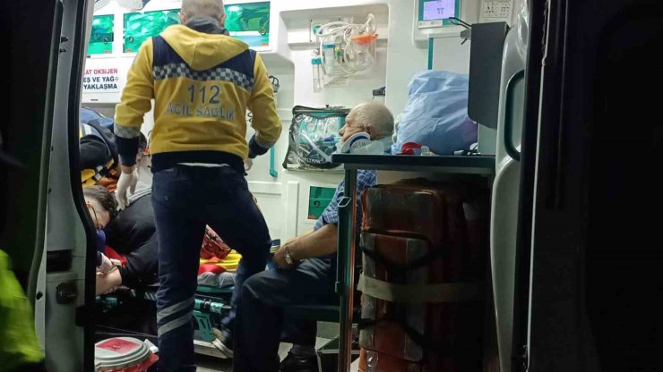 Sivas’ta yolcu otobüsü ile otomobil çarpıştı: 3 yaralı