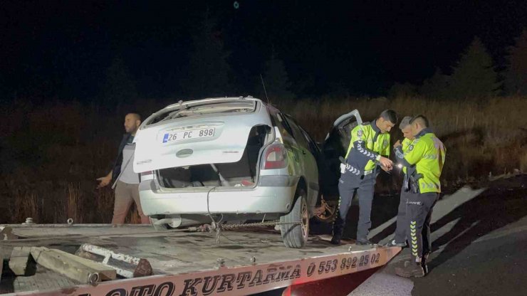 Şarampole yuvarlanan otomobil hurdaya döndü, sürücü hayatını kaybetti