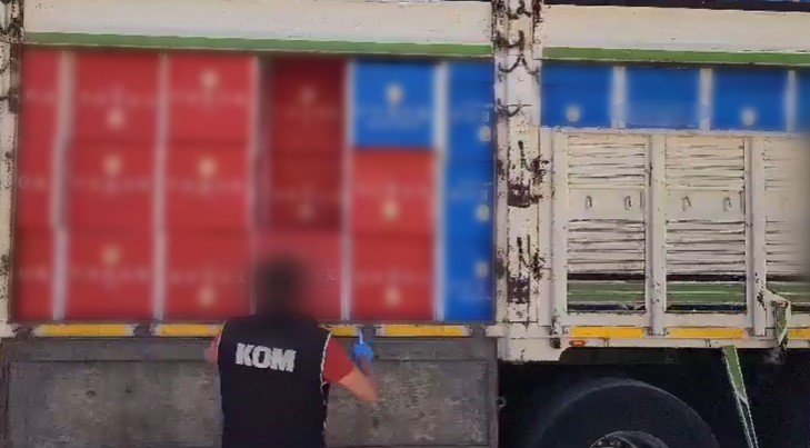 Durdurulan kamyondan 7,5 milyon adet makaron ele geçirildi