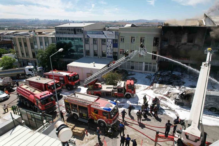 Başkentte sünger fabrikasında yangın: 1 kişi hayatını kaybetti