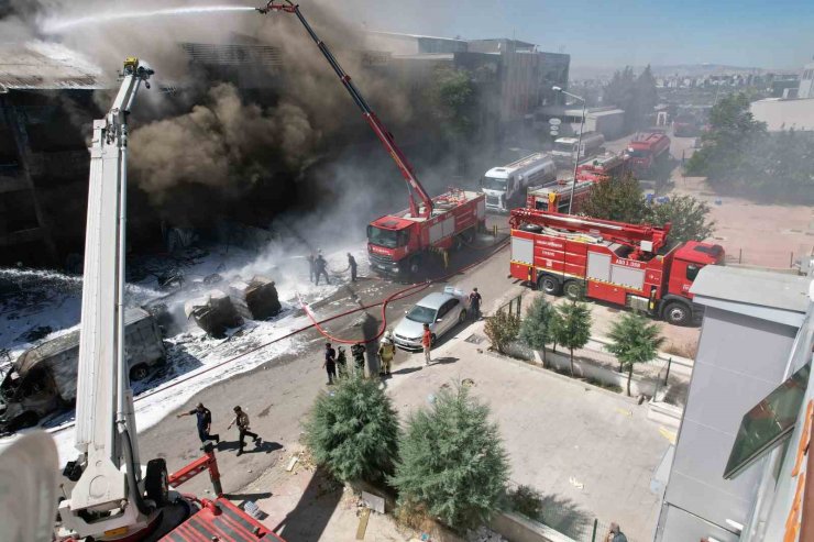 Başkentte sünger fabrikasında yangın: 1 kişi hayatını kaybetti