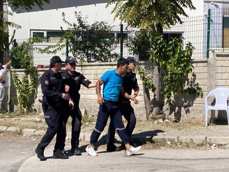 Başkent’te sünger fabrikasındaki yangında 5 kişi dumandan etkilendi