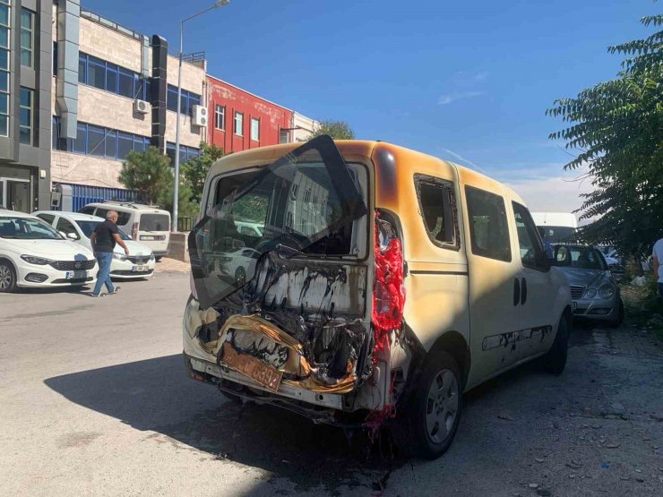 Başkent’te sünger fabrikasındaki yangında 5 kişi dumandan etkilendi
