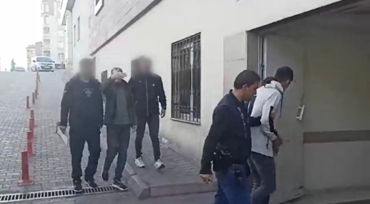 Hırsızlar önce kameraya, sonra polise yakalandı