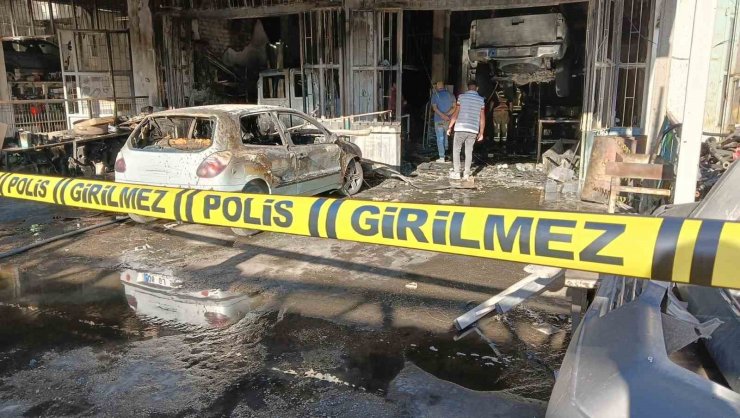 Oto tamirhanesinde çıkan yangın 3 araç ve 3 dükkanı kül etti