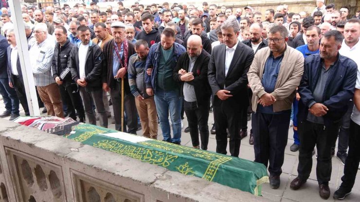 Kazada hayatını kaybeden lise öğrencisi son yolculuğuna uğurlandı