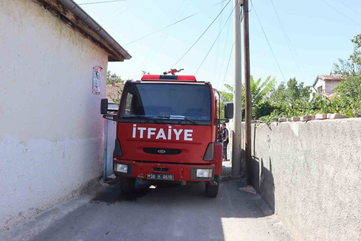 Kiracı evi yakıp kaçtı